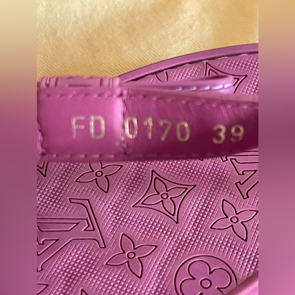 Louis Vuitton Rose Pink Monogram Ipanema Leather Flip Flop Sandals with dust bag - Picture 11 of 12
